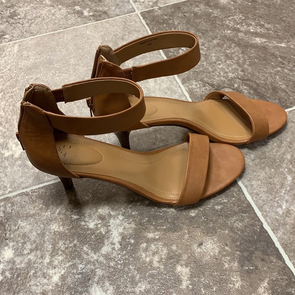 Brown zip back heel - Picture 2 of 3